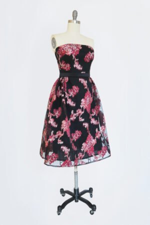 VESTIDO CORTO STRAPLESS ORGANZA BORDADO METALICO