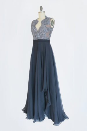 VESTIDO ESCOTE V BORDADO GRIS Y PLATA