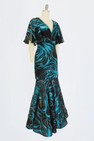 VESTIDO TURQUESA Y NEGRO BROCADO LASER CON MANGAS