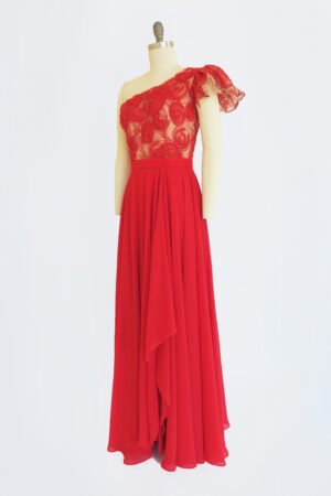 VESTIDO UN HOMBRO BORDADO LISTON ROJO
