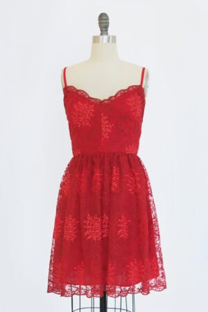 VESTIDO CORTO TIRANTES BORDADO ROJO