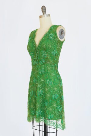 VESTIDO CORTO CUELLO V BORDADO ESMERALDA